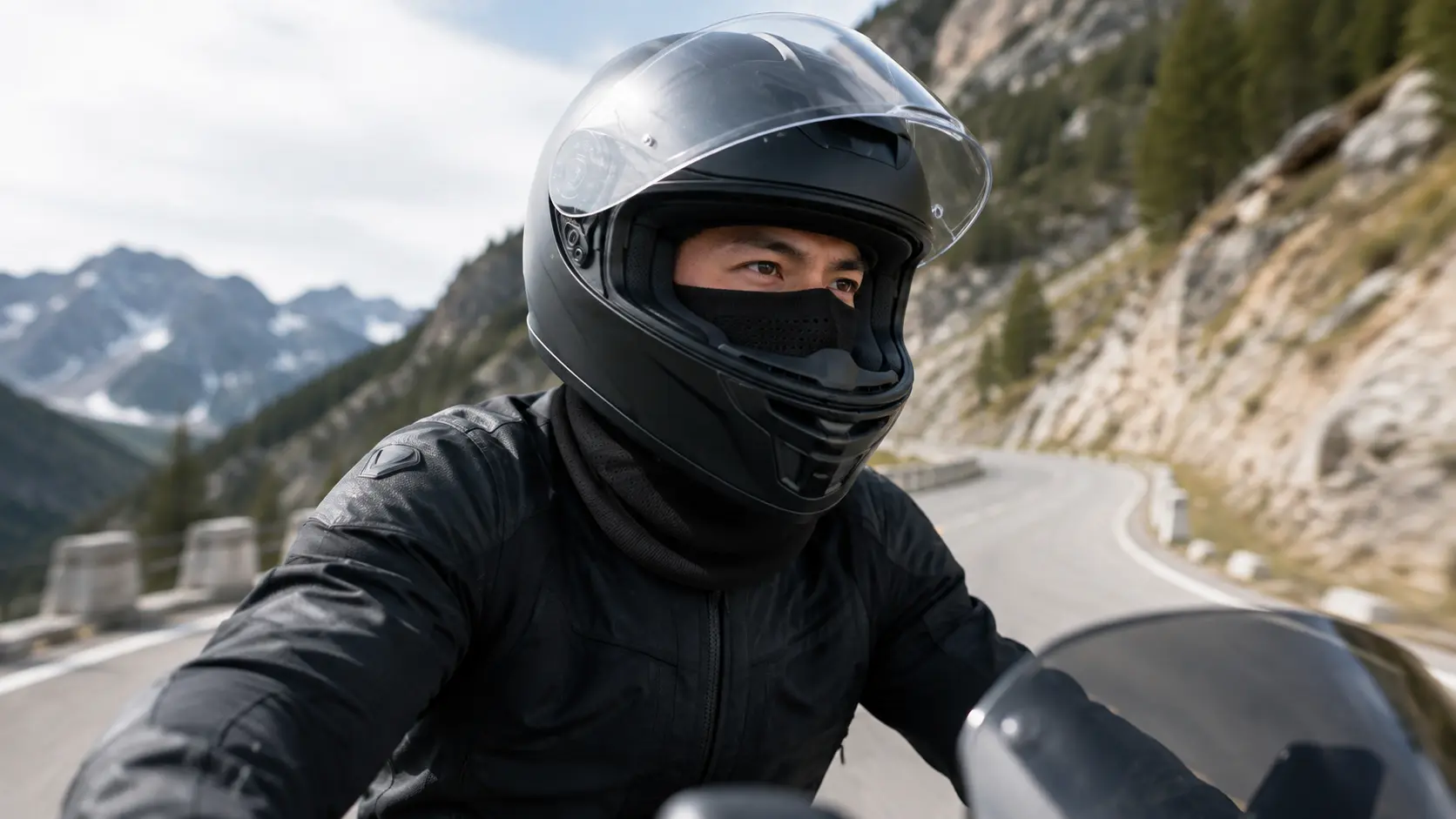 VENTUS Protection porté à moto sous un casque intégral